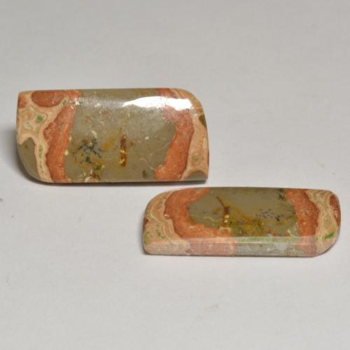 19.13天然多色碧玉，异形，22.6×11.1毫米，不透明