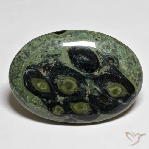 46.73ct 天然 彩色 碧玉, 椭圆形, 不透明