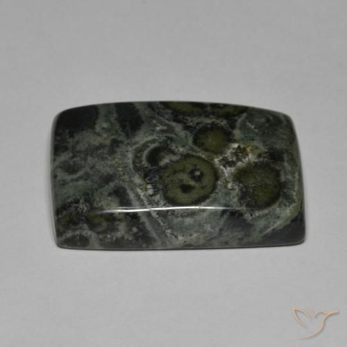 31.93克拉天然碧玉，狭长方形，不透明