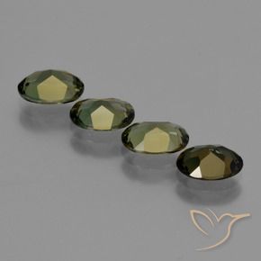 2.60克拉天然钠柱晶石，椭圆形，VVS-VS