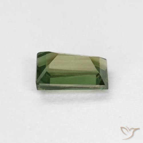 0.30克拉天然钠柱晶石，狭长方形，VVS