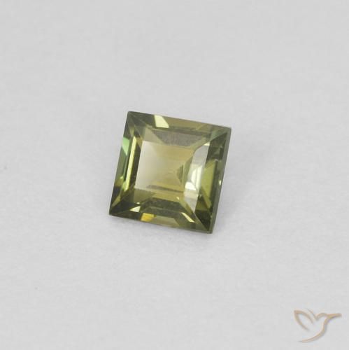 0.18克拉天然钠柱晶石，正方形，VVS