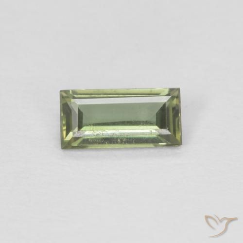 0.24ct 天然 Medium Light Green 钠柱晶石, 狭长方形, VVS