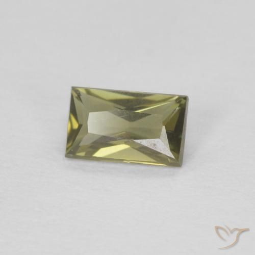 0.32克拉天然钠柱晶石，狭长方形，VVS