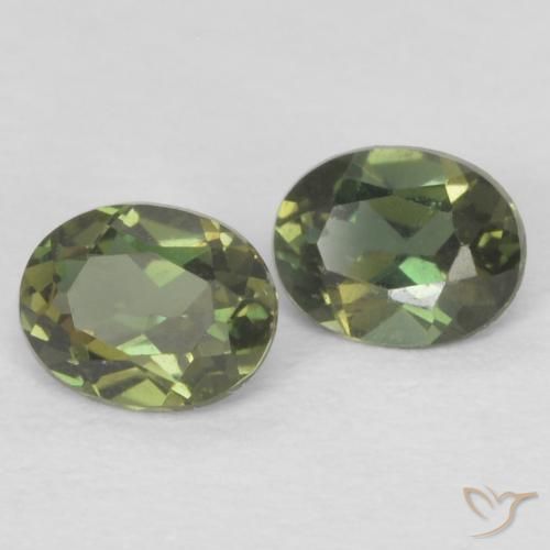 0.37ctw 天然 Medium Dark-Green 钠柱晶石, 椭圆形, VS