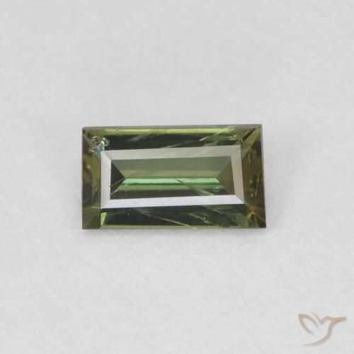 0.40ct 天然 Medium Light Green 钠柱晶石, 狭长方形, VS