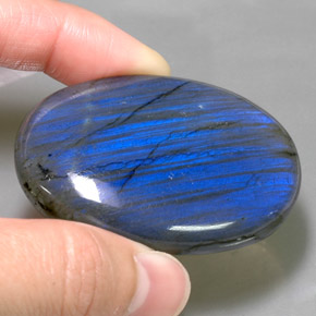 145.20克拉天然多色拉长石，椭圆形切割，51.1×35.8毫米，不透明