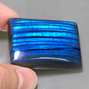 111.35克拉天然拉长石，狭长方形，半透明