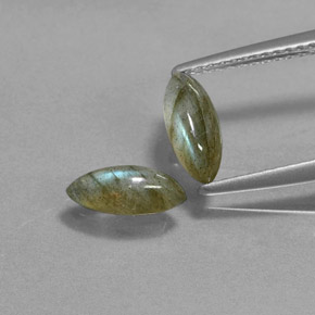 天然多色拉长石，马眼形，8.3×3.7毫米，半透明