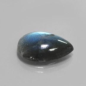 8.76克拉天然多色拉长石，梨形，18.2×13.2毫米，半透明