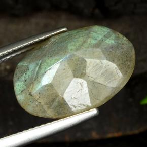 10.36克拉天然多色拉长石，椭圆形切割，18.2×12.8毫米，半透明
