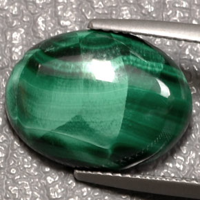 7.84克拉天然绿色孔雀石，椭圆形切割，15.9×12毫米，不透明