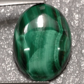 7.84克拉天然绿色孔雀石，椭圆形切割，15.9×12毫米，不透明