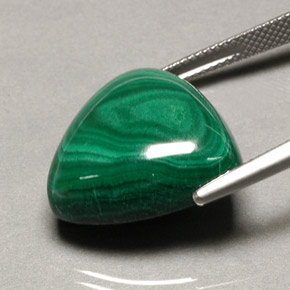 34.16克拉天然绿色孔雀石，三角形，19.6×19毫米，不透明