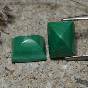 7.67天然绿色孔雀石，长方形切工，9×7.1毫米，不透明