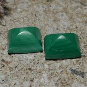 7.67天然绿色孔雀石，长方形切工，9×7.1毫米，不透明