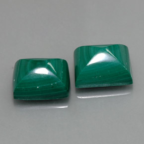 天然绿色孔雀石，长方形切工，9.9×8.2毫米，不透明
