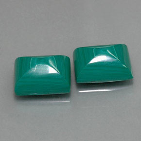 天然绿色孔雀石，长方形切工，10.1×8.1毫米，不透明