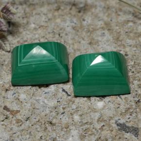 7.83天然绿色孔雀石，长方形切工，9×7.3毫米，不透明