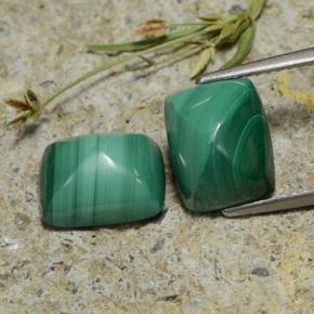 9.44天然绿色孔雀石，长方形切工，10×8.1毫米，不透明