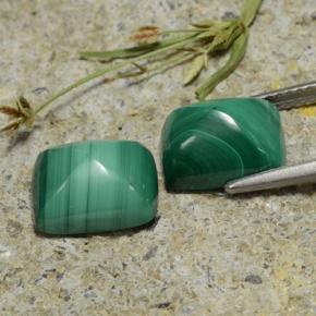9.44天然绿色孔雀石，长方形切工，10×8.1毫米，不透明
