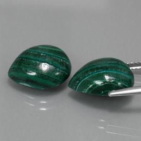 克拉天然孔雀石，梨形，不透明