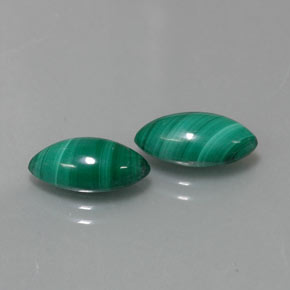 天然绿色孔雀石，马眼形，11.8×6.1毫米，不透明