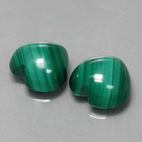 天然绿色孔雀石，心形，10.1×9.8毫米，不透明