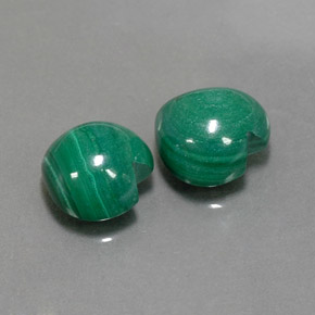 天然绿色孔雀石，心形，9×8.5毫米，不透明