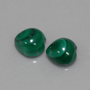 天然绿色孔雀石，心形，10.1×9.7毫米，不透明