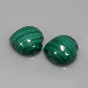 天然绿色孔雀石，心形，12×11.8毫米，不透明