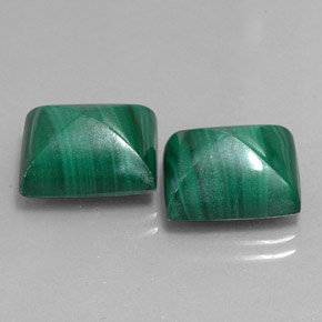 天然绿色孔雀石，长方形切工，13.2×11.1毫米，不透明