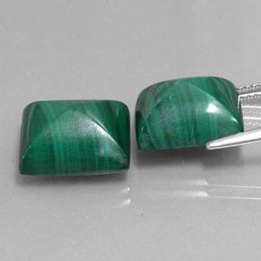 天然绿色孔雀石，长方形切工，13.2×11.1毫米，不透明