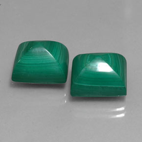 天然绿色孔雀石，长方形切工，12.1×10.2毫米，不透明