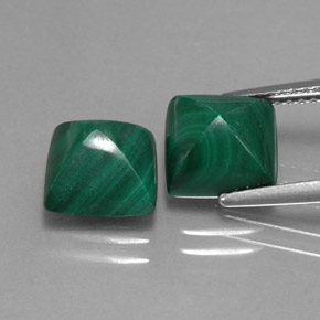 天然绿色孔雀石，方形，8.1×8.1毫米，不透明