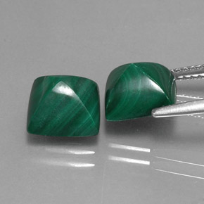 天然绿色孔雀石，方形，8.1×8.1毫米，不透明