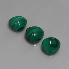 天然绿色孔雀石，三角形，8.1×8毫米，不透明