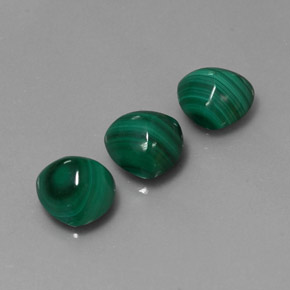 天然绿色孔雀石，三角形，8.1×8毫米，不透明