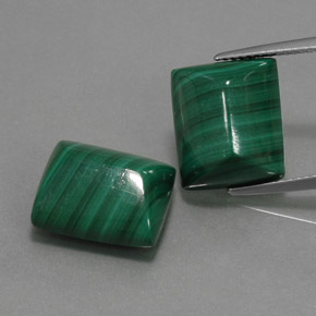 天然绿色孔雀石，长方形切工，13.4×11.4毫米，不透明