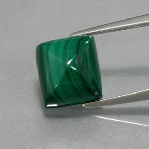 7.56克拉天然绿色孔雀石，长方形切工，10.3×9.3毫米，不透明