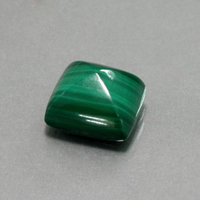 7.56克拉天然绿色孔雀石，长方形切工，10.3×9.3毫米，不透明