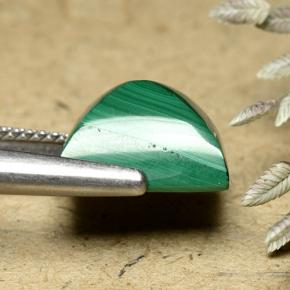 8.42克拉天然孔雀石，狭长方形，不透明