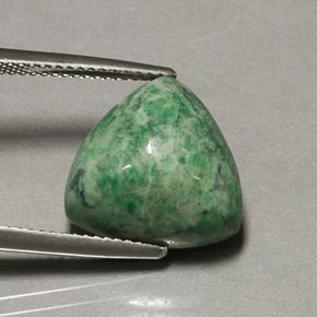 12.16克拉天然绿色抹西西玉，三角形，14×13.9毫米，不透明