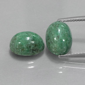 天然绿色抹西西玉，椭圆形切割，10.6×7.9毫米，不透明