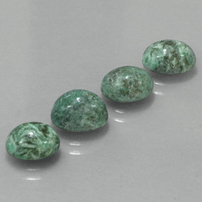 天然绿色抹西西玉，椭圆形切割，8.3×6.3毫米，不透明