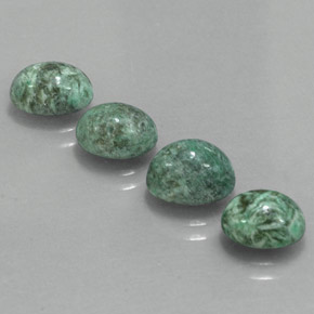 天然绿色抹西西玉，椭圆形切割，8.3×6.3毫米，不透明