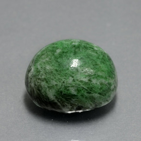 18.15克拉天然绿色抹西西玉，椭圆形切割，15.7×13.4毫米，不透明