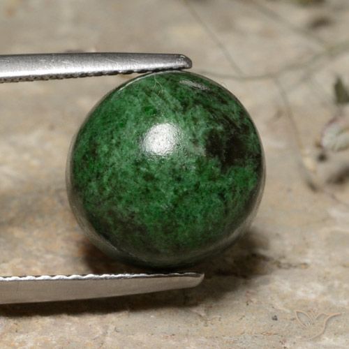 8.65ct 天然 暗绿色 莫坐坐, 圆形的, 不透明