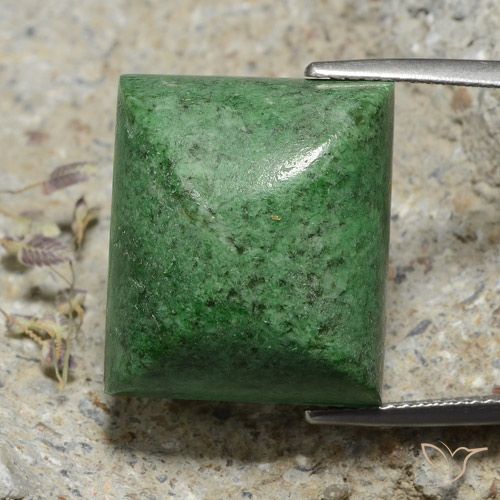 33.08ct 天然 淡松绿色 莫坐坐, 狭长方形, 不透明