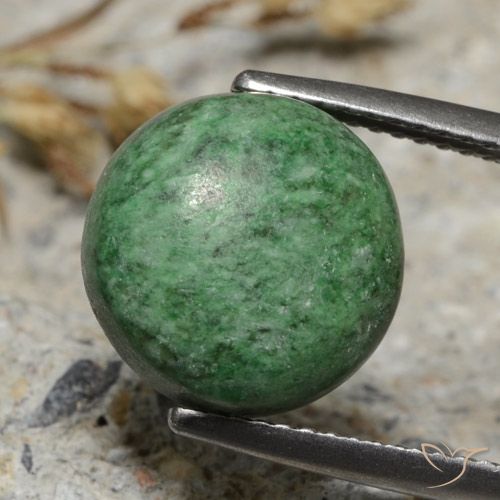7.68ct 天然 淡松绿色 莫坐坐, 圆形的, 不透明